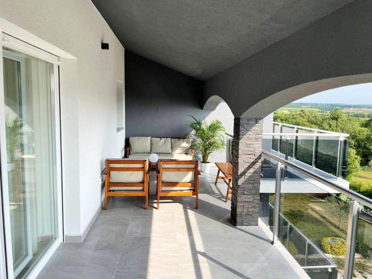 Black Diamond Apartment Vilanija Exterior foto