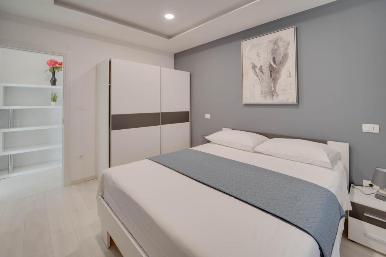 Black Diamond Apartment Vilanija Exterior foto